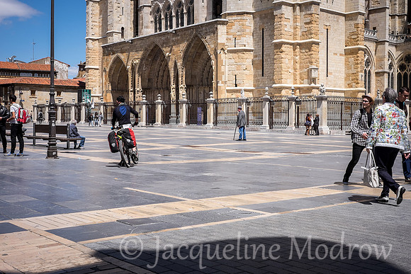 "Leon Cathedral Plaza Activity"